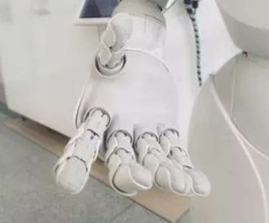 Eine weiße Roboterhand