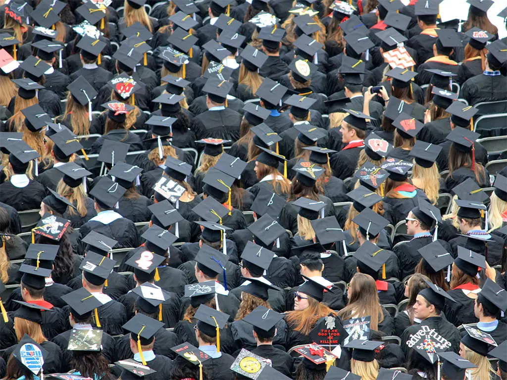 Gruppe von Studierende mit Talaren