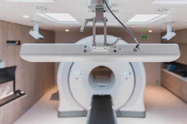 Blick auf einen Kernspintomografen, MRI von vorne