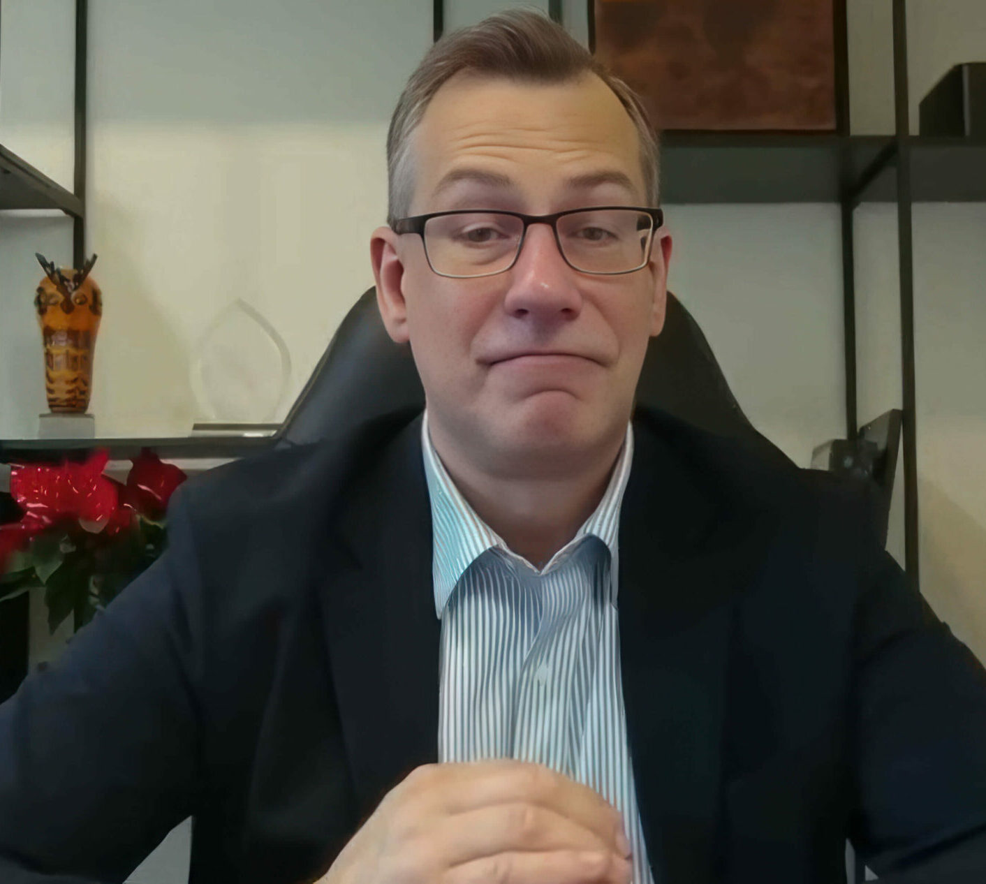 KI-Professor Valters, Gastprofessor der AKAD University